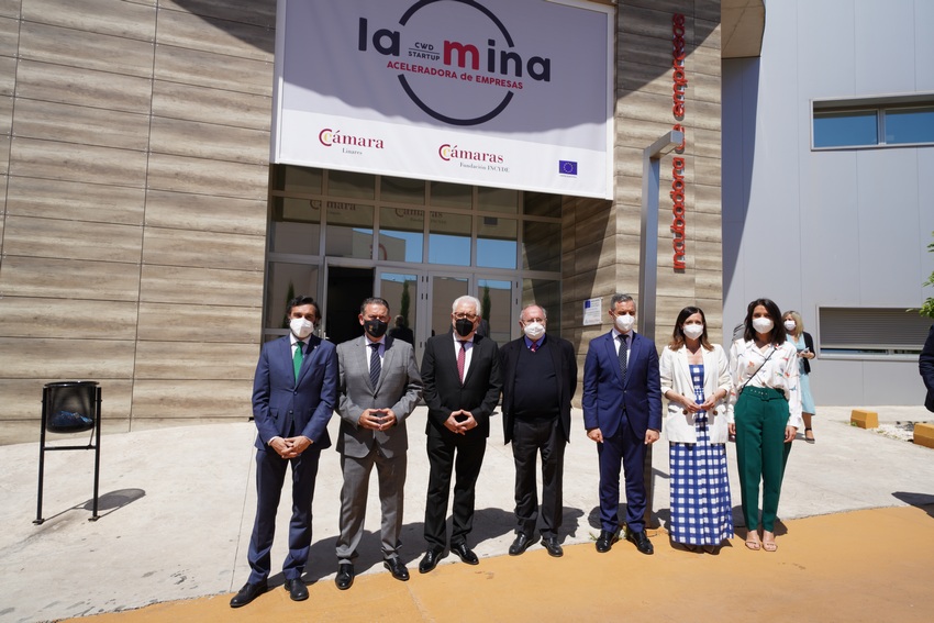 José Luis Bonet inaugura el coworking digital “La Mina” en Linares   