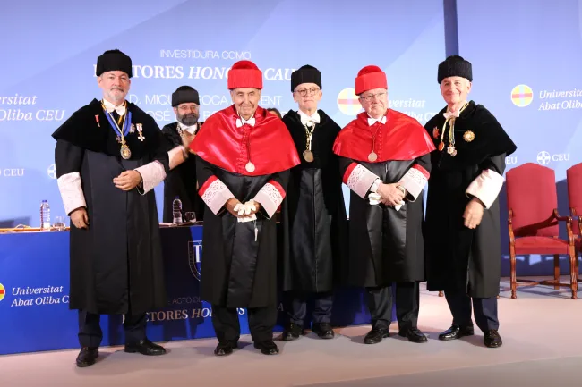 El presidente de Cámara de España, investido doctor honoris causa por la Universitat Abat Oliba CEU 