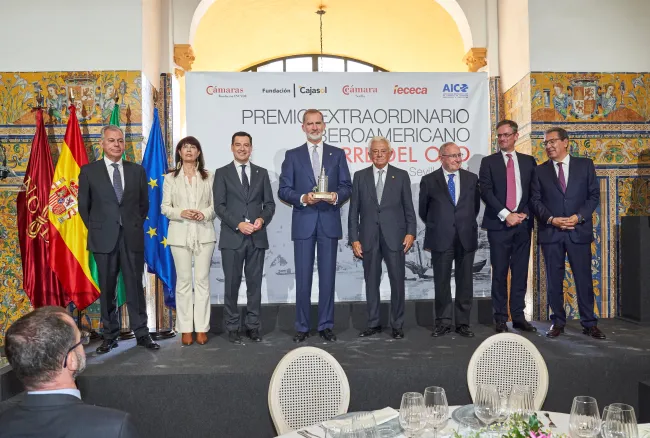 S.M. el Rey recibe el Premio Extraordinario Iberoamericano Torre del Oro de la Cámara de Sevilla