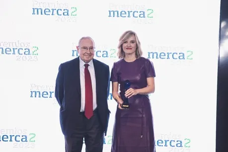 José Luis Bonet entrega a Pilar Alegría el premio Merca2 al impulso de la Formación Profesional