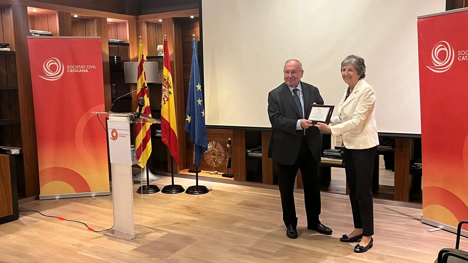 José Luis Bonet recoge el V Premio 8 de octubre de Societat Civil Catalana por su compromiso con los valores y principios constitucionales